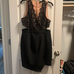 Lace black/nude dress